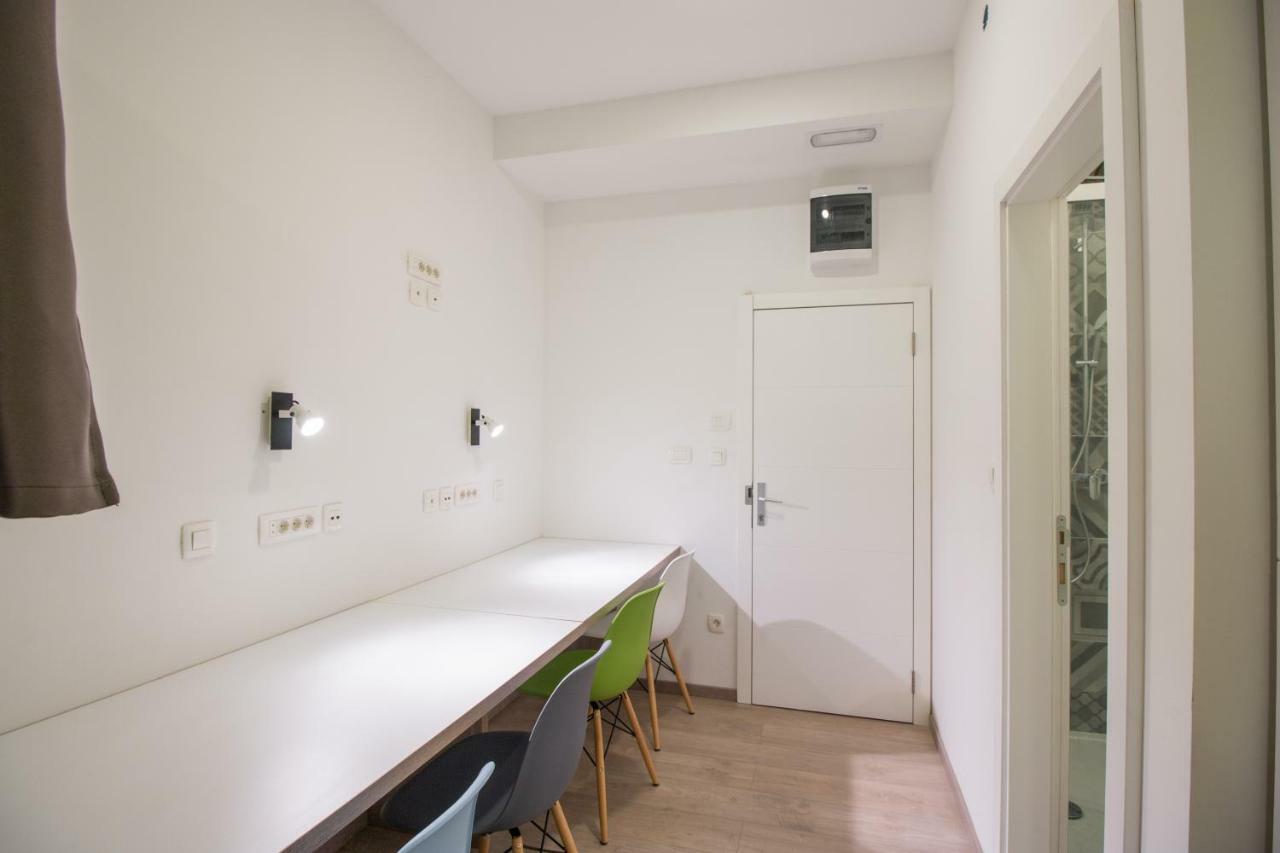 Dandelion Hostel ซาดาร์ ภายนอก รูปภาพ