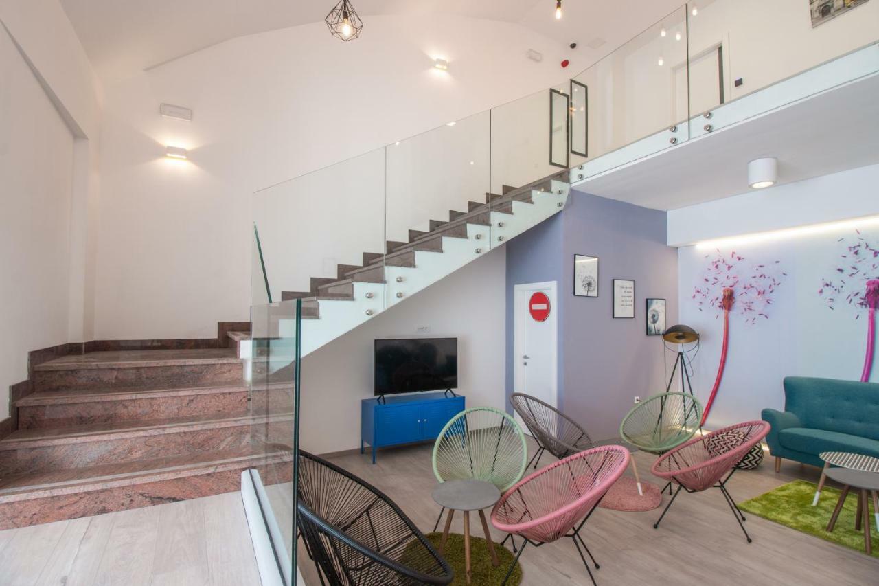 Dandelion Hostel ซาดาร์ ภายนอก รูปภาพ