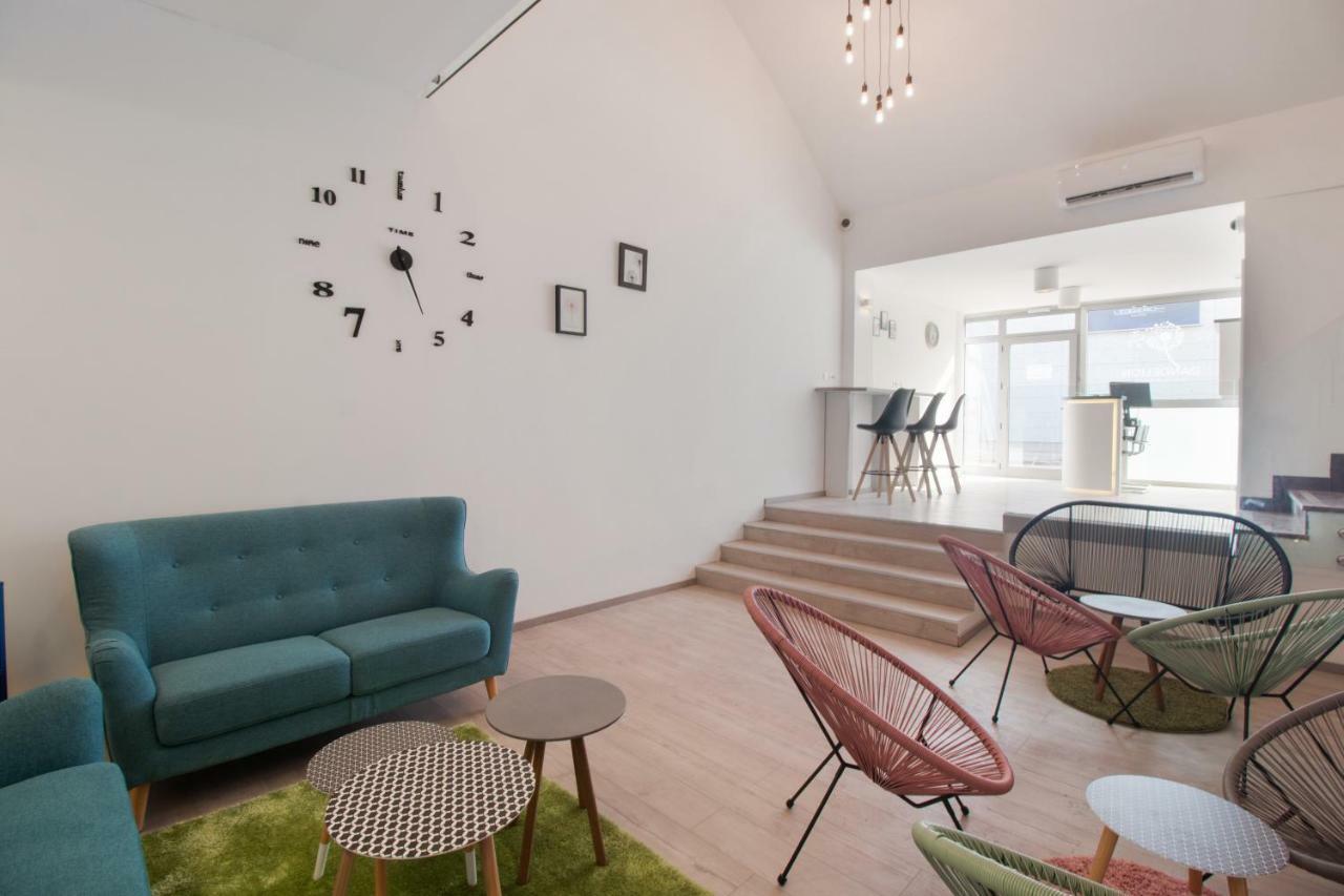 Dandelion Hostel ซาดาร์ ภายนอก รูปภาพ