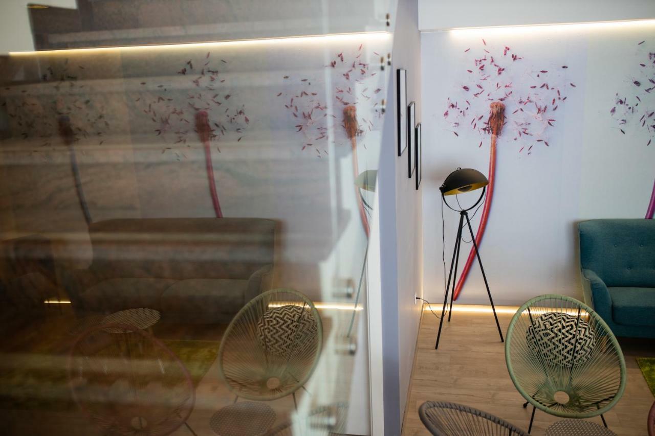 Dandelion Hostel ซาดาร์ ภายนอก รูปภาพ